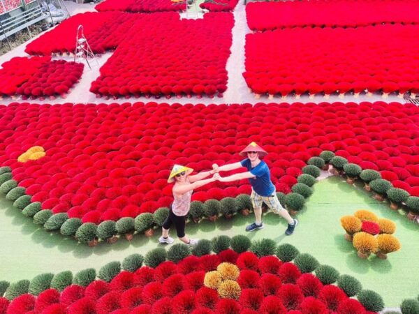 Hanoi: Incense, Hat Making, Ceramic Villages & Train Street - Inclusions and Amenities