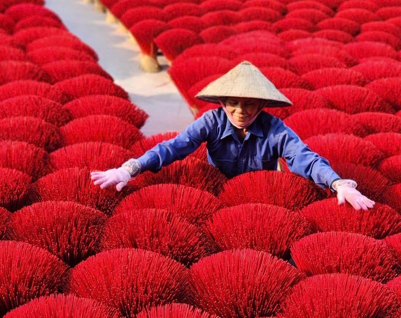 Hanoi Incense Village, Hat Making, Train St, City Highlight Small Gr - The full-day city add-on
