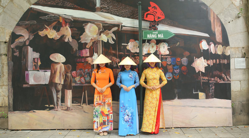 Hanoi Instagram Private Tour by Motorbike or Car - The Ceramic Mosaic Mural and Long Bien Bridge