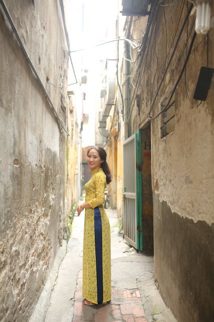 Hanoi: Instagram-Worthy Tour of City's Most Scenic Spots - Admiring the Grandeur of Hanoi Big Opera House