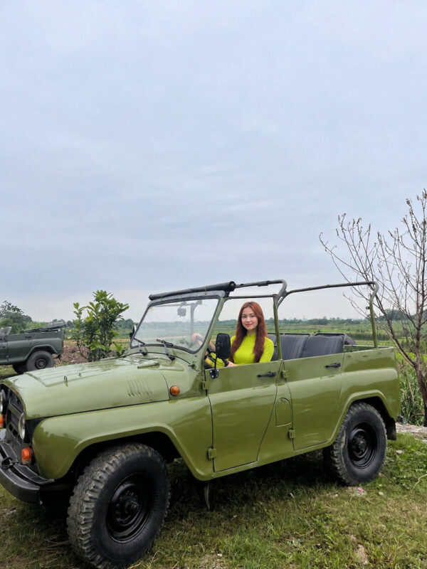 Hanoi Jeep City Tour with Ao Dai Female Guides - The guide can make or break the ride