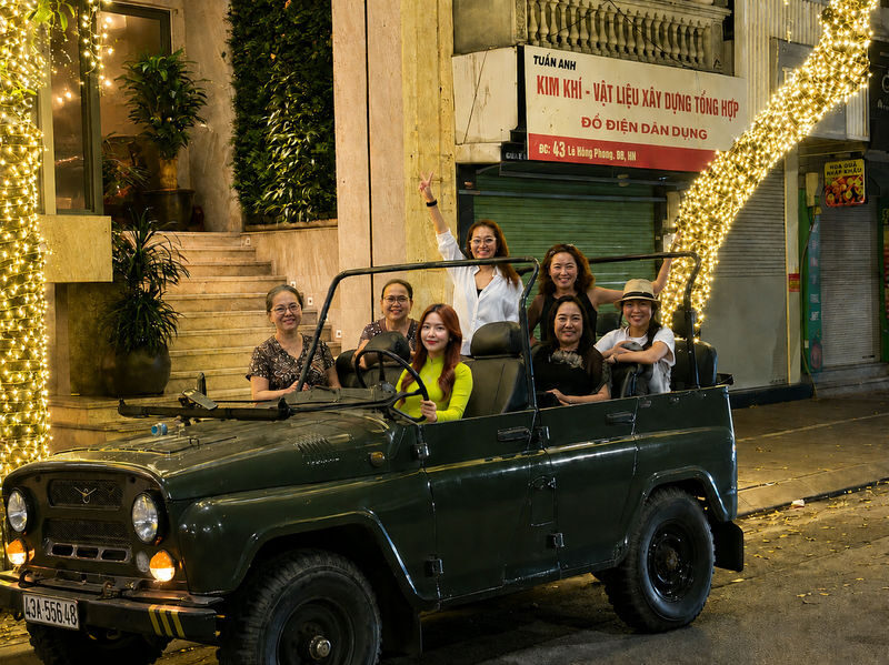 Hanoi Jeep City Tour with Ao Dai Female Guides - How much time do you get at the sights?