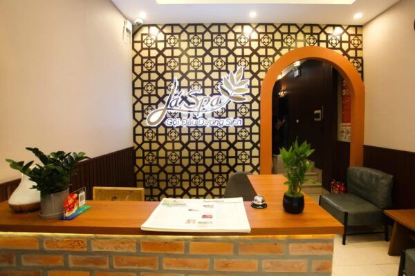 Hanoi Lá Spa 38 - Nourishing Shampoo & Head Massage 60 - Health Considerations