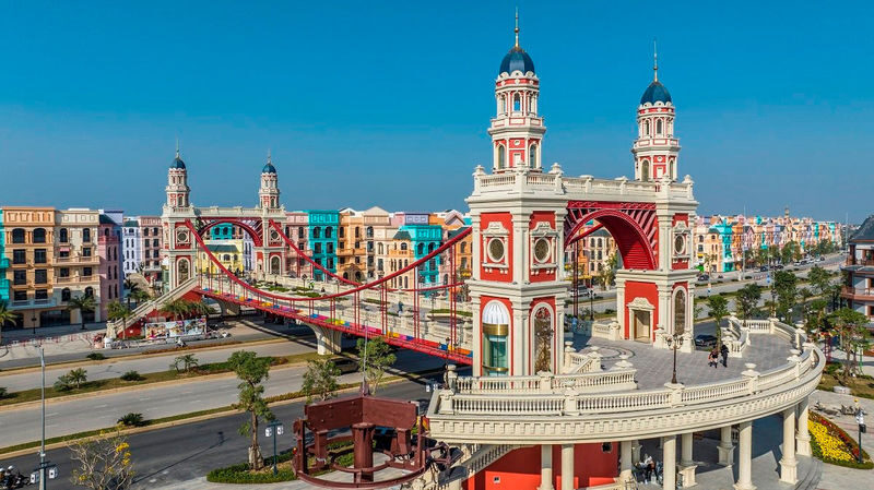 Hanoi Mega Grand World Half-day Tour with Bat Trang Village Optional - An evening in a purpose-built world
