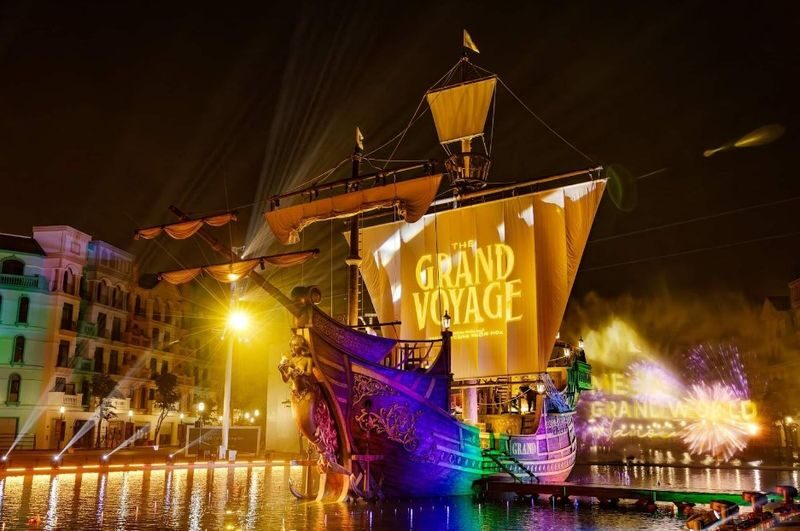 Hanoi Mega Grand World Half-day Tour with Bat Trang Village Optional - Bat Trang: choose the full-day package