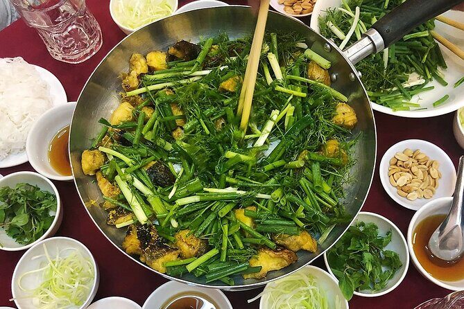 Hanoi Michelin Selected Street Food Walking Tour - Exploring Hanoi’s Street Food Scene: What to Expect