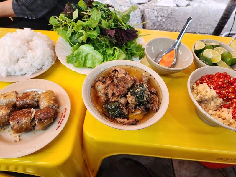 Hanoi Michelin Selected Street Food Walking Tour with Train Street - What the time and price buy you