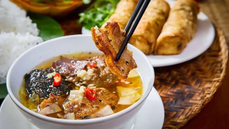 Hanoi Michelin Selected Street Food Walking Tour with Train Street - Who will get the most from this walk