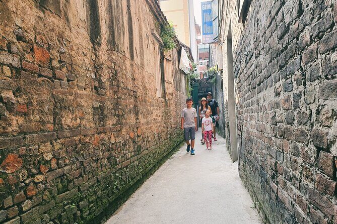 Hanoi Michelin Star Street Food Walking Tour & Train-Street - FAQ