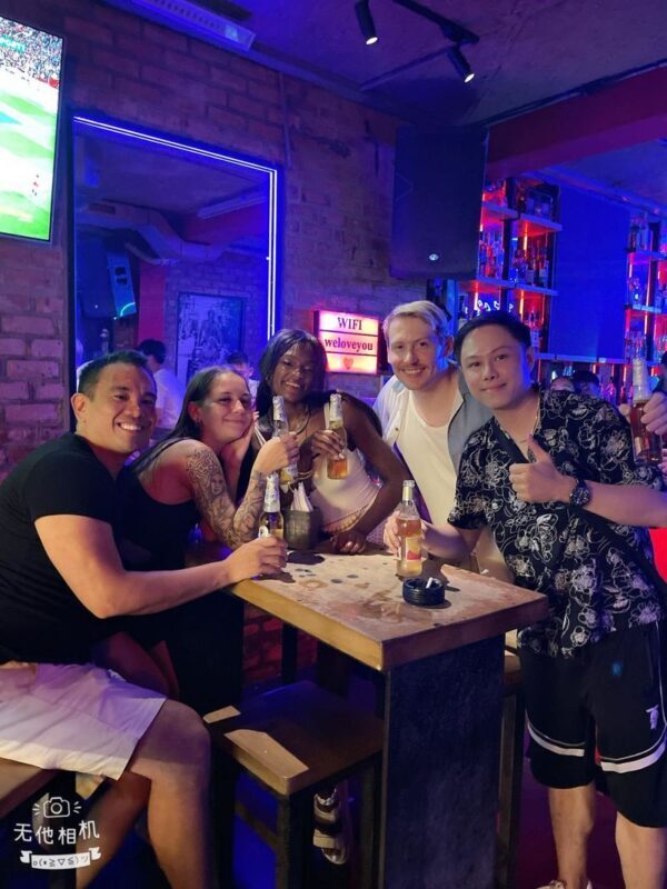 Hanoi Nightlife Bar Hopping Tour with Drinks & Local Host - The final stop: club entry and dancing