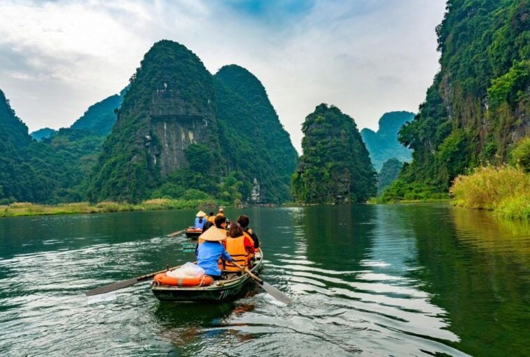 Hanoi/Ninh Binh: Bai Dinh, Trang An, and Mua Cave Day Tour - Bai Dinh Pagoda