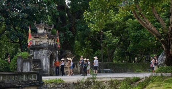 Hanoi/Ninh Binh: Bai Dinh, Trang An/ Tam Coc and Mua Cave - Exploring Trang An