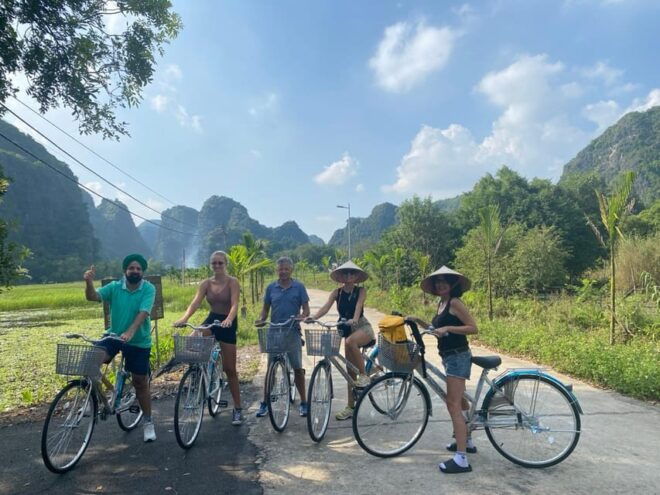 Hanoi: Ninh Binh Full-Day: Trang An, Hoa Lu, Mua Cave, Lunch - Included Services