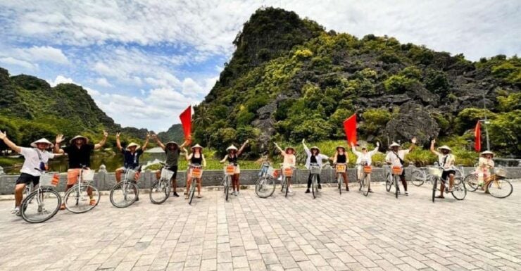 Hanoi: Ninh Binh, Hoa Lu, Tam Coc and Mua Cave Day Trip - Activity Details