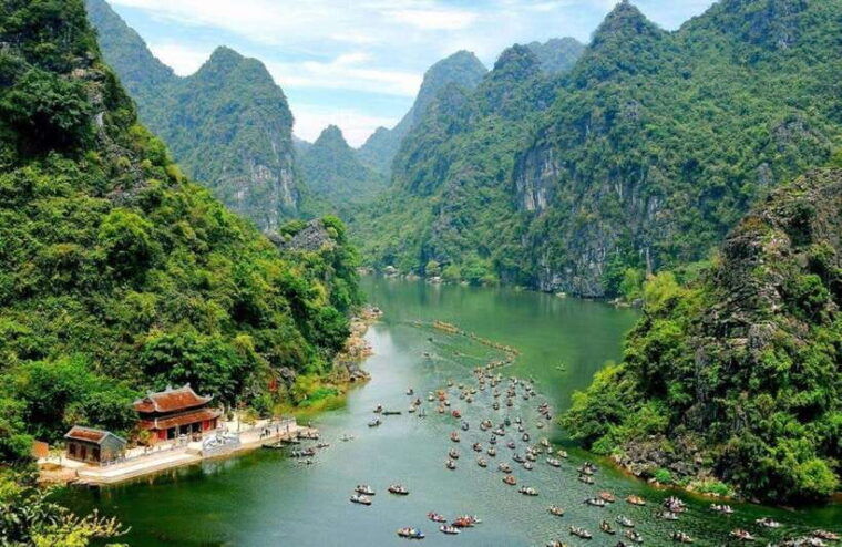 Hanoi / Ninh Binh: Trang an Eco-Tourism - Hoa Lu & Mua Cave - Included Services