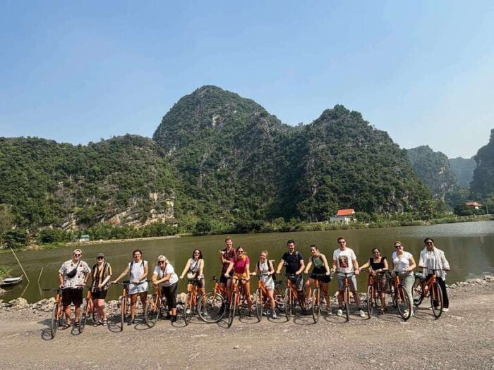 Hanoi / Ninh Binh: Trang an Eco-Tourism - Hoa Lu & Mua Cave - The Challenging Climb of Mua Cave