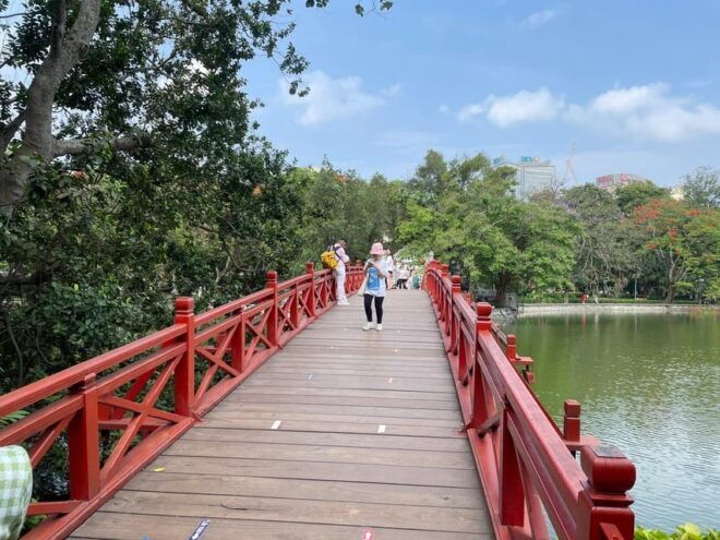 Hanoi Old Quarter: Cultural and Historical Walking Tour - Local Life and Cuisine