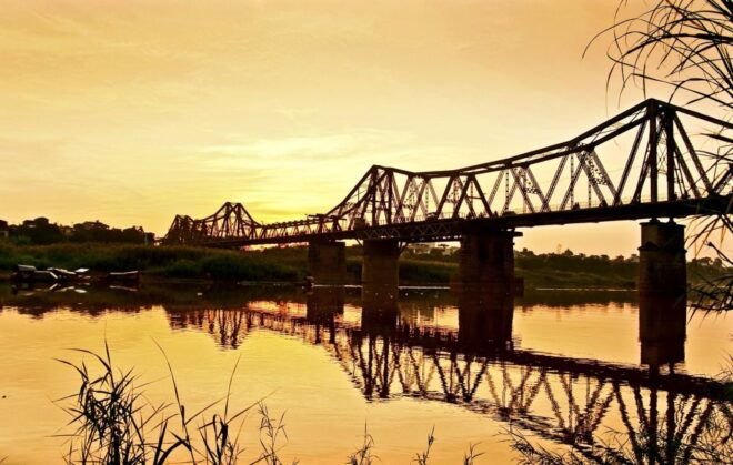 Hanoi Old Quarter & Red River Delta Cycling Half Day Tour - Cycling Around West Lake