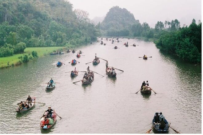 Hanoi: Perfume Pagoda and Incense Making Tour With Lunch - Lunch at Duc Wharf