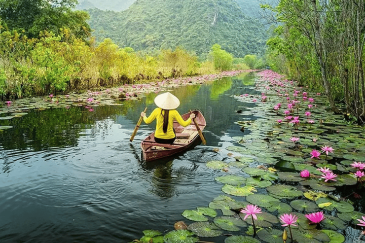 Hanoi: Perfume Pagoda and Quang Phu Cau Private Tour - Itinerary Highlights