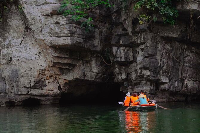 Hanoi: Private Luxury Tour Discover Mua Caves, Trang An & Hoa Lu - FAQ