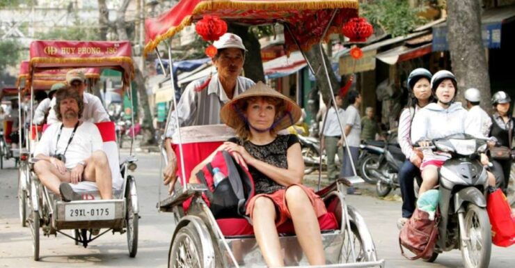 Hanoi Private Street Food Tour and Cyclo - Live English-Speaking Tour Guide