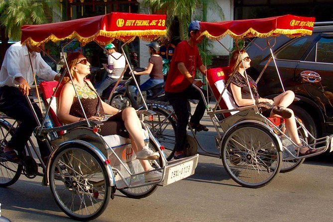 Hanoi Private Street Food Tour With Cyclo Ride - Highlights