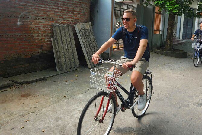 Hanoi: Private Tour Duong Lam Ancient Village, Traditional Crafts - A Closer Look at the Itinerary and Experience