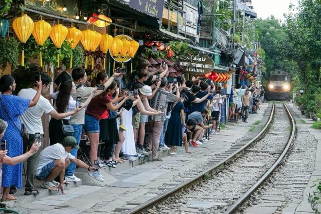 Hanoi: Private Tour Of Tasting and Train Street Experience - Tour Logistics and Details