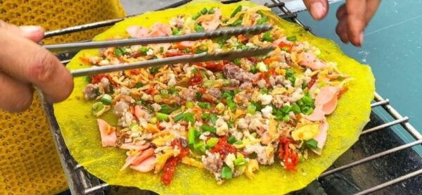 Hanoi: Private Tour Of Tasting and Train Street Experience - Cultural Insights and Stories