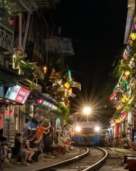 Hanoi: Private Tour Of Tasting and Train Street Experience - Train Street Experience