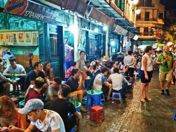 Hanoi: Private Tour of Vietnamese Street Food - Exploring Hanoi Old Quarter