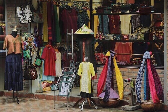 Hanoi: Private Tour to Van Phuc Silk & Duong Lam Ancient Village - FAQ