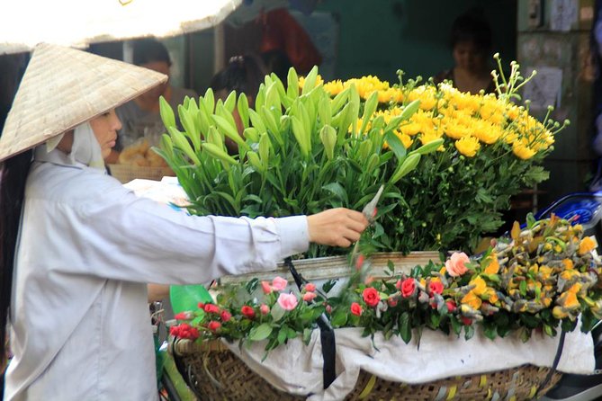 Hanoi Private Trip: Explore Local Culture, Monument, Cooking Class & Puppet Show - Exploring Local Markets and Street Food