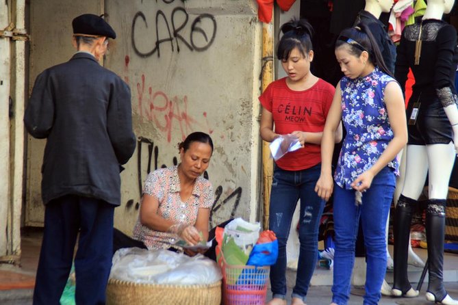 Hanoi Private Trip: Explore Local Culture, Monument, Cooking Class & Puppet Show - Visit to a Traditional Ceramics Village