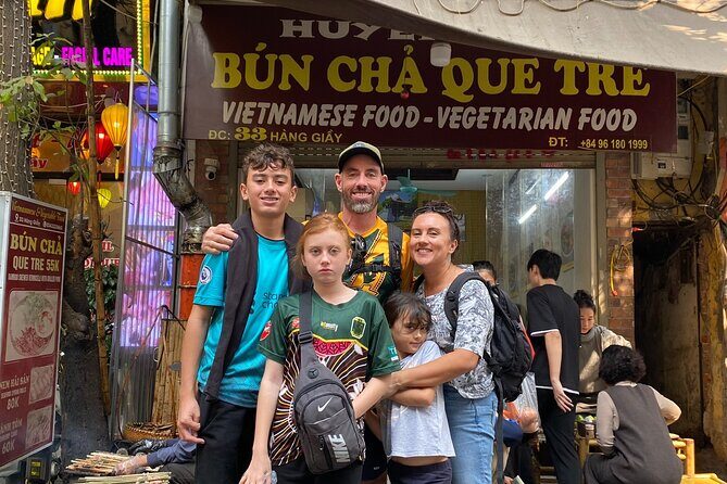 Hanoi Private Walking Street Food Tour with Train Street Visit - Setting the Scene: Exploring Hanoi’s Old Quarter