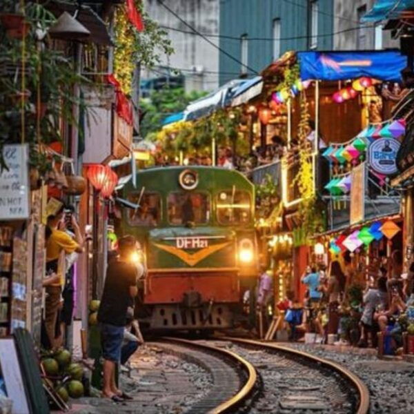 Hanoi: Railway Food Tour - Exploring Train Street