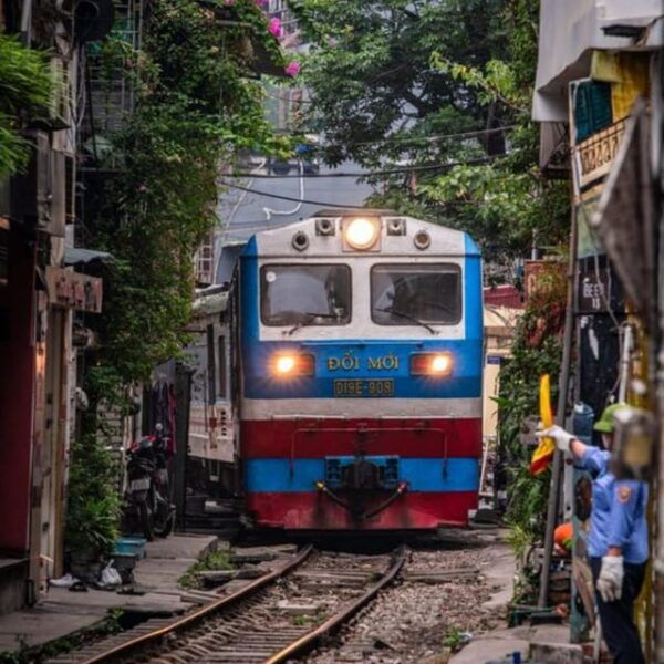 Hanoi: Railway Food Tour - Local Cuisine to Discover