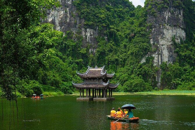 Hanoi: Small Group to Trang An Grottoes, Bich Dong Pagoda, Biking - Discovering Hanoi: A Small Group Day Tour to Trang An and Beyond