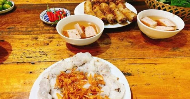 Hanoi Street Food Tour, Train-Street Visit | Hanoi, Vietnam - Street Food Highlights