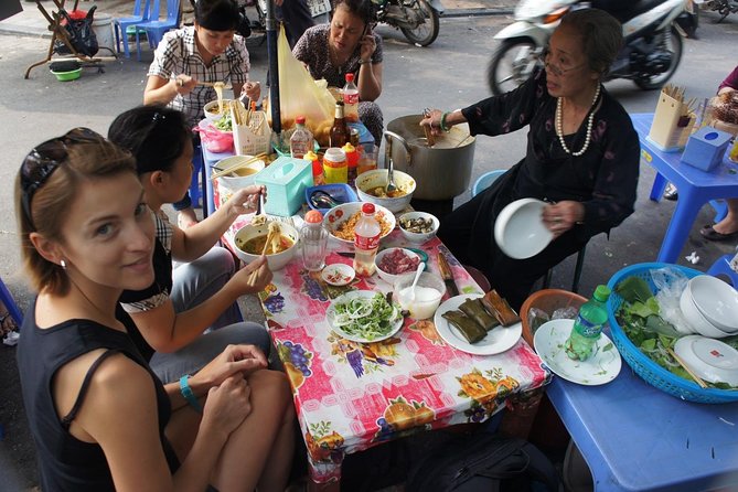 Hanoi Street Food Tour With Experience Guide & Real Foodie - Expert Guide and Real Foodie