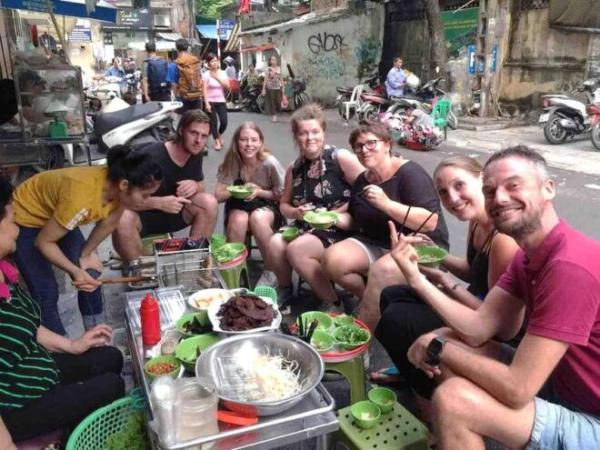 Hanoi Street Food Tour With Local Delicacies - Exploring Hanois Old Quarter