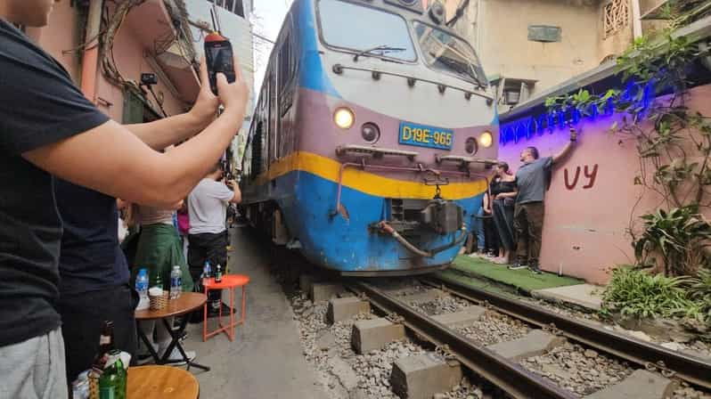 Hanoi: Street Food Tour With Train Street and Old Quarter - Itinerary Highlights