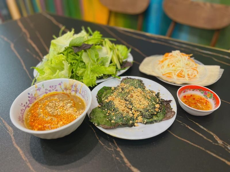 Hanoi Stroll & "Rolling" Street Food Walking Tour - What this cuốn-focused walk gives you