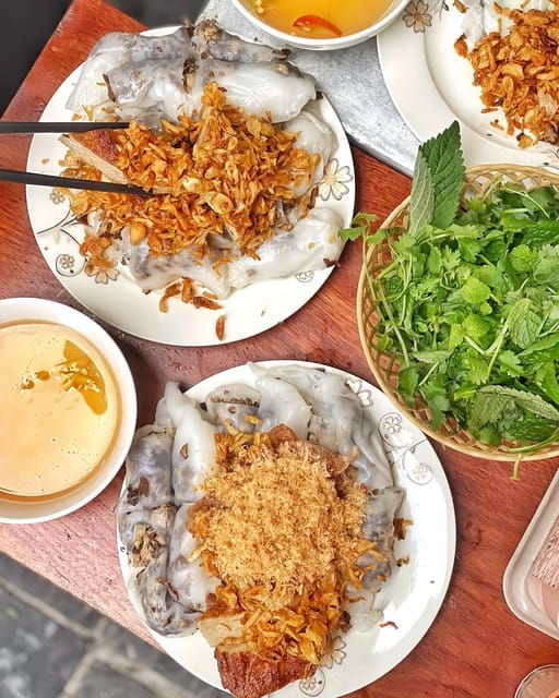 Hanoi: Tasting Street Food With Train Street - Train Street Highlights
