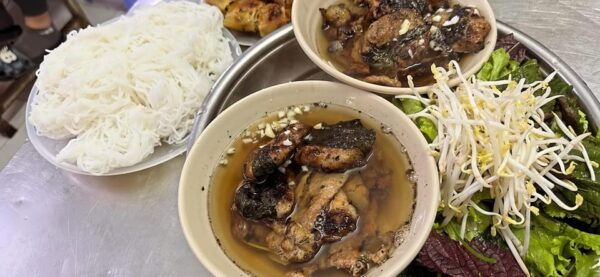 Hanoi: Tasting Street Food With Train Street - Tips for a Great Experience