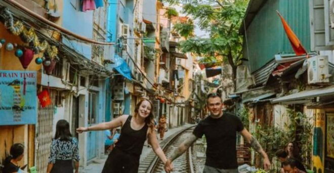 Hanoi Train Street Food Tour With a Local - Inclusions and Amenities