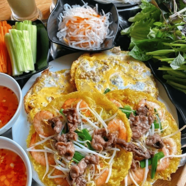 Hanoi Train Street Food Tour With a Local - Local Insights and History