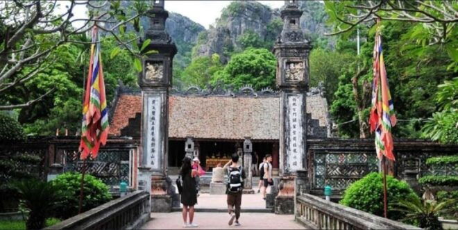 Hanoi: Trang An, Bai Dinh, and Mua Cave Full Day Trip - Trang An Experience