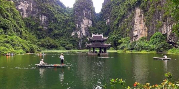Hanoi: Trang An, Bai Dinh, and Mua Cave Full Day Trip - Mua Cave Adventure